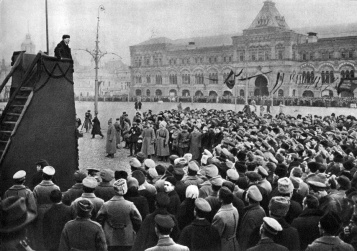 Lenin 7 november 1918 speech 1year great socialist october revolution red square.jpg