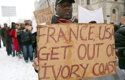 "France, USA, hors de Côte d'Ivoire !" Manifestation d'ivoiriens en occident.