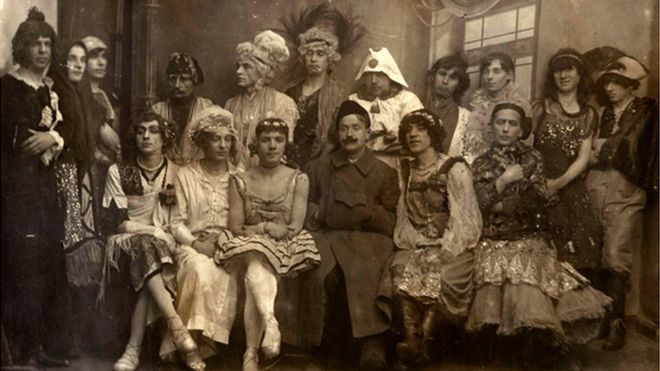 Les participant·e·s du mariage gay de janvier 1921