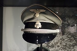 Totenkopf sur une casquette SS
