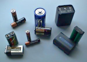 Pourquoi ne pas tout simplement arrêter de produire des piles non rechargeables ?