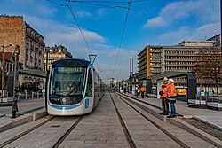 Le T9, premier tram francilien non exploité par la RATP.
