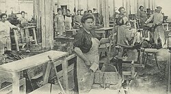 Fendeuses de bois de La Pouëze (France), 1914.