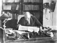 Lénine-bureau-1918.jpg