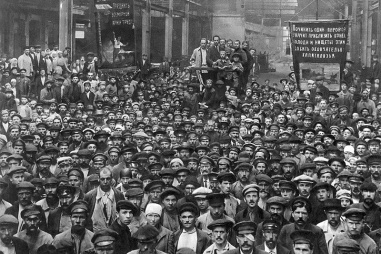 Rassemblement des travailleurs de l'usine Putilovskiy pour les élections au Soviet de Petrograd