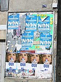 Affiches du FN en haut et de l'UMP en bas