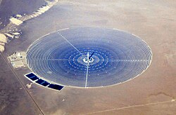 Les centrales solaires à concentration ont un rendement de 30%, contre 20% pour le photovoltaïque[40]